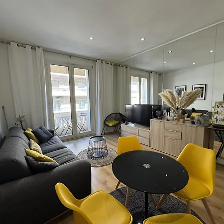 Apartment Miramar Black Yellow *